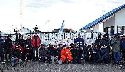 Los desocupados petroleros de la cuenca austral tomaron planta de Petrobras