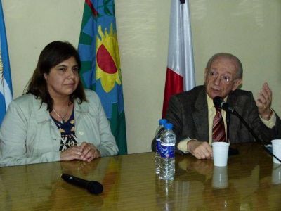 F�lix Lo� disert� en la UCR