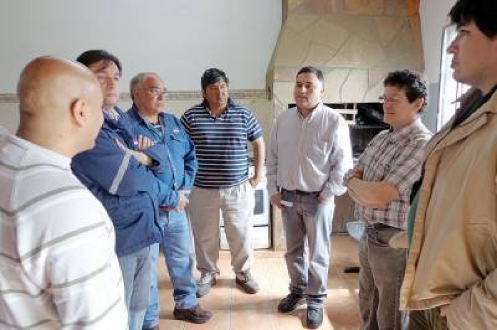 ATE pide destituci�n de Acosta de Servicios P�blicos