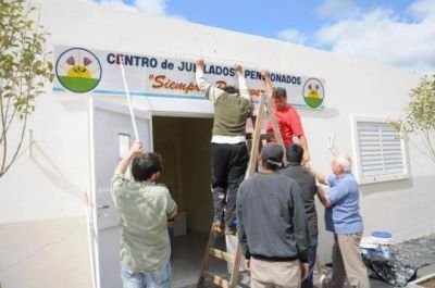 Jornada solidaria de La C�mpora Jun�n en centro de jubilados