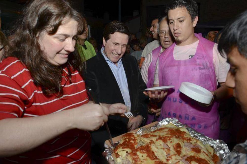 EL INTENDENTE DE LAN�S ASISTI� INVITADO POR SUS ORGANIZADORES  EN ESTE ACONTECIMIENTO SOLIDARIO