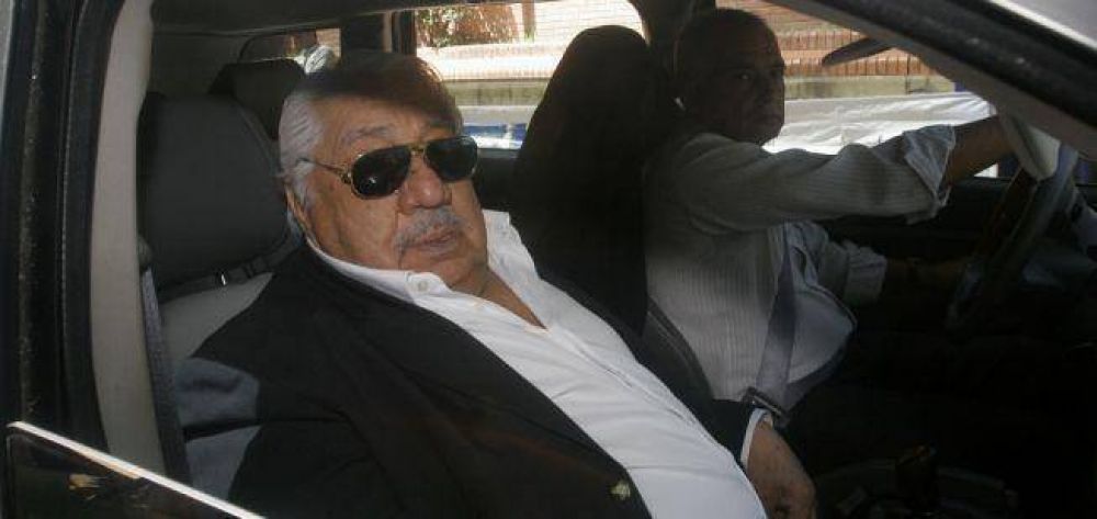 "Si Di C�sare sigue jodiendo les metemos 20 mil personas en el PAMI"