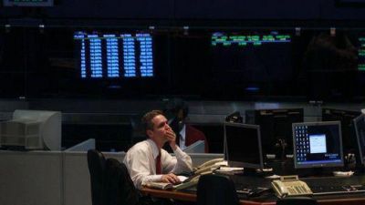 Por los anuncios de Cristina y la baja mundial, la Bolsa perdi� casi 3,6%