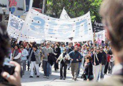 Docentes realizaron paro en reclamo de aumento 
