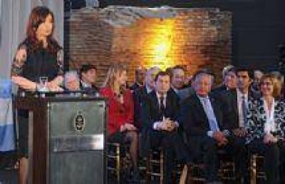 Juan Urtubey en el acto de los 100 a�os de la Ley S�enz Pe�a 