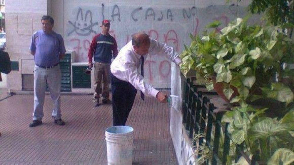  Cortalezzi no tuvo colaboraci�n para cubrir las pintadas de La Bancaria