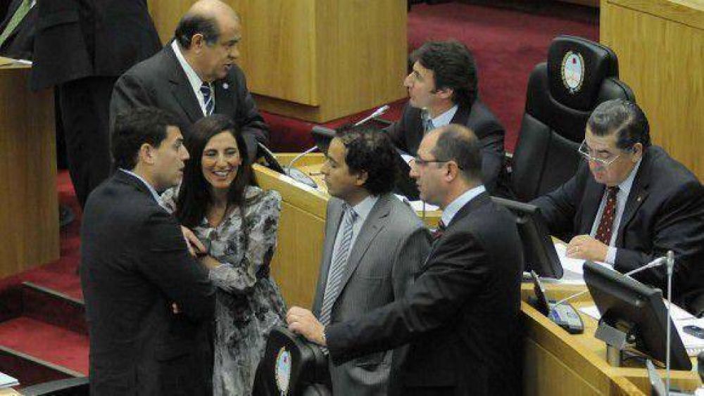  La Provincia pagar� el 30 por ciento de los sueldos de una empresa inform�tica