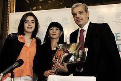 Susana Trimarco recibi� en Diputados la Distinci�n de Honor "N�stor Kirchner" 	