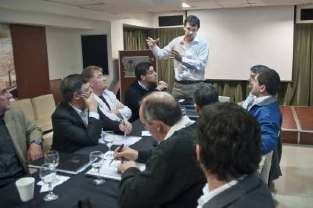 Buzzi e intendentes se re�nen ma�ana con De Vido