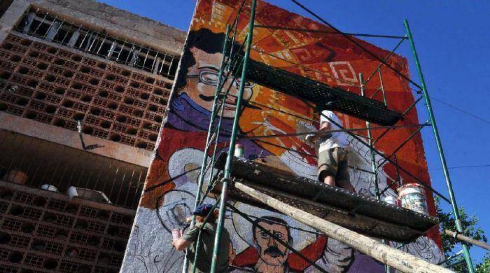 Artistas de Am�rica Latina pintaron los muros del B� Sarmiento