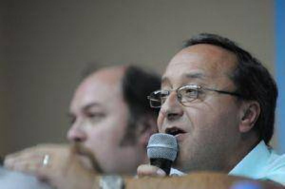 Piden m�s plata para educaci�n
