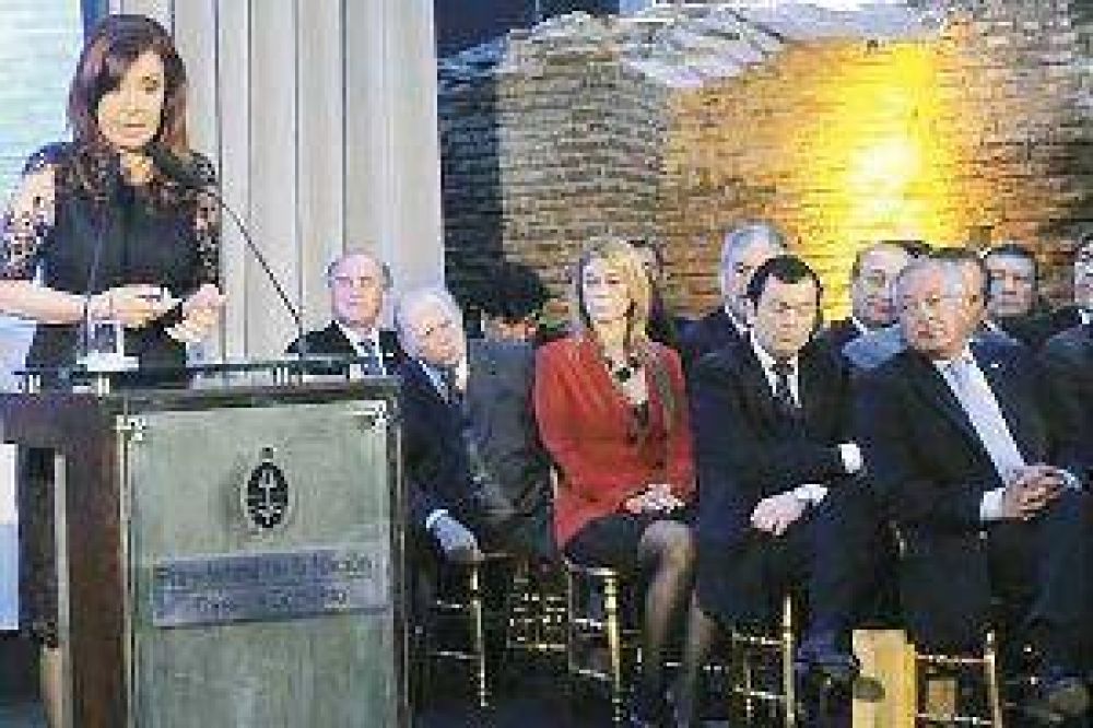 "El principal contrato de una sociedad es el de la regla democr�tica"