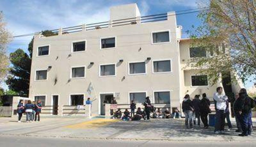 Por los incidentes en la ruta 3 la mayor�a de detenidos se neg� a declarar