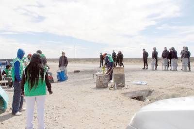 Trabajadores de ATE permanecen a la vera de la ruta 281