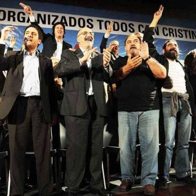 Tomada encabez� un acto de convocatoria para un frente kirchnerista en la sede de FOETRA