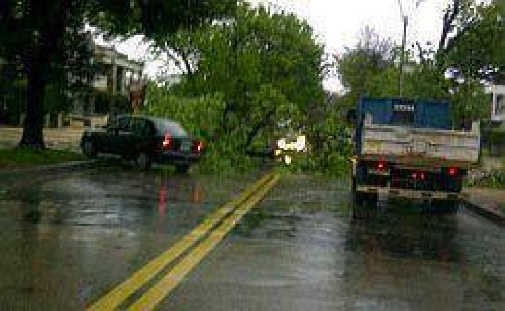Un muerto y graves destrozos por temporal en Uruguay