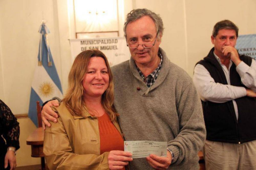LA MUNICIPALIDAD DE SAN MIGUEL ENTREG� MICROCR�DITOS Y SUBSIDIOS A EMPRENDEDORES LOCALES Y DIPLOMAS A CUIDADORES DOMICILIARIOS