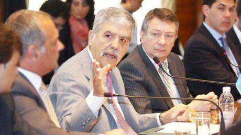 De Vido prometi� obras a los intendentes y pidi� apoyo para sostener el modelo K