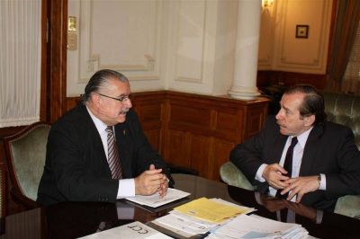 La Defensor�a solicit� a la Unne aportes t�cnicos para mejorar los servicios de agua en el interior