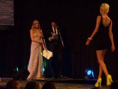 Desfile solidario en Vicente L�pez