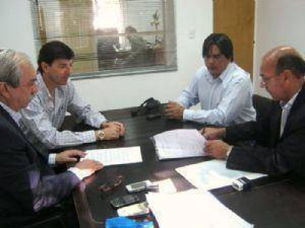 Convenio entre EC SAPEM y la Facultad de Tecnolog�a