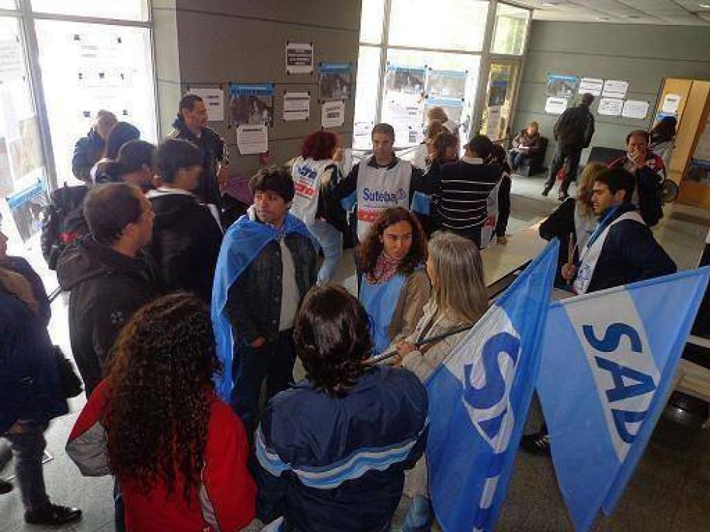 Docentes definen al paro como �masivo y contundente�