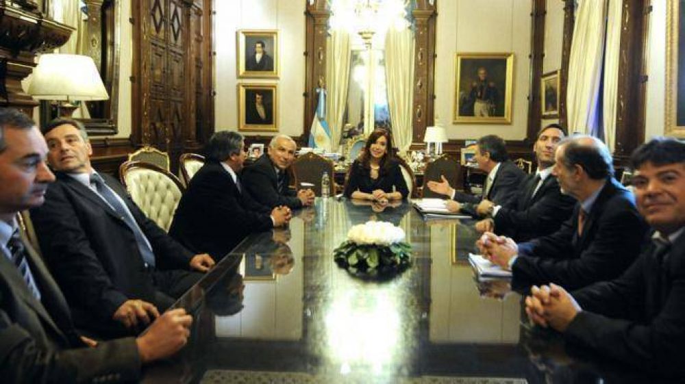 En medio de la controversia, Cristina recibi� a intendentes