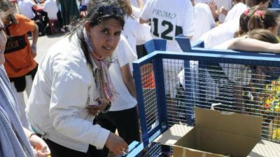 El Hospital Infantil se visti� de colores con 6.500 kilos de tapitas