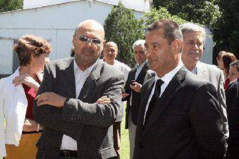 El intendente de Santa Rosa en Pico. Particip� de inuguraci�n en Veterinarias y se neg� a hablar con la prensa	