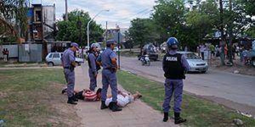 F�tbol: Otra vez corridas, destrozos y agresiones