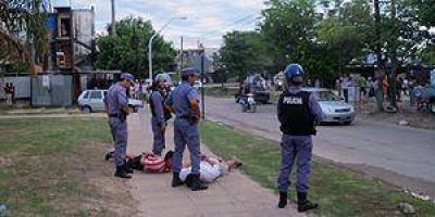 F�tbol: Otra vez corridas, destrozos y agresiones
