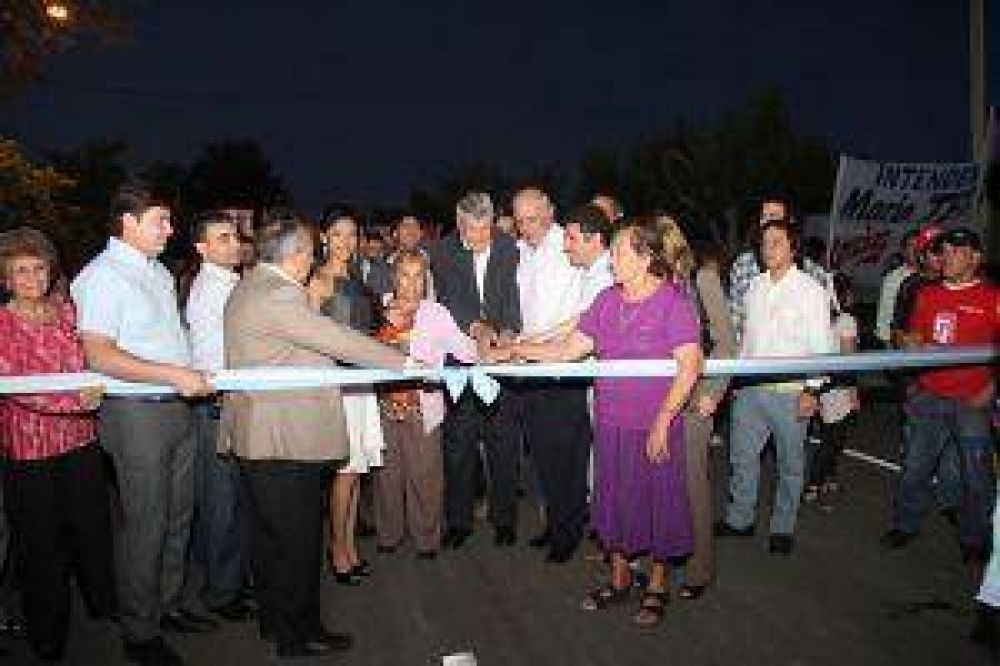 Junto a Gioja, Chimbas inaugur� pavimento e iluminaci�n nueva