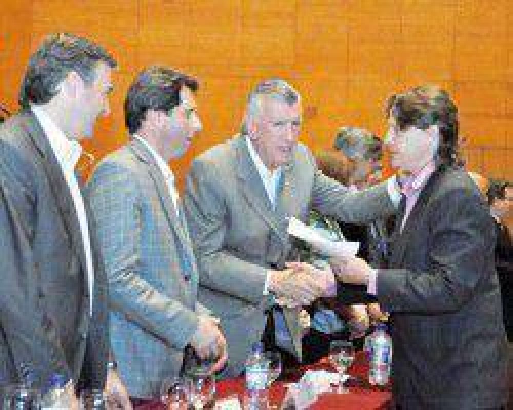 Planifican para noviembre la tercera etapa del pase de contratados a planta