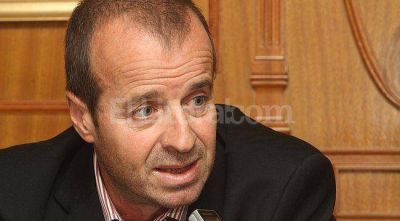 "La polic�a de Santa Fe se parece cada vez m�s a la de Duhalde"