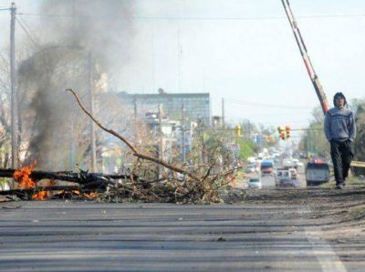 El Cord�n aislado por piquetes y problemas estructurales en puentes