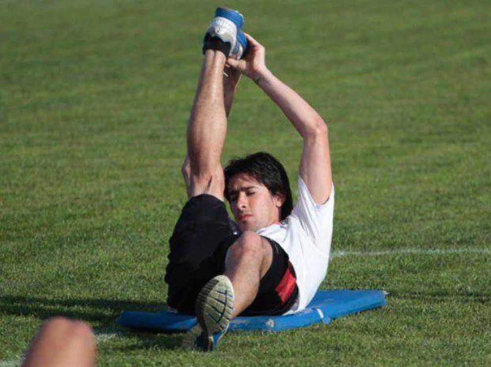 Newell's: P�rez sufri� una sobrecarga muscular y hoy se define si jugar� ante Arsenal