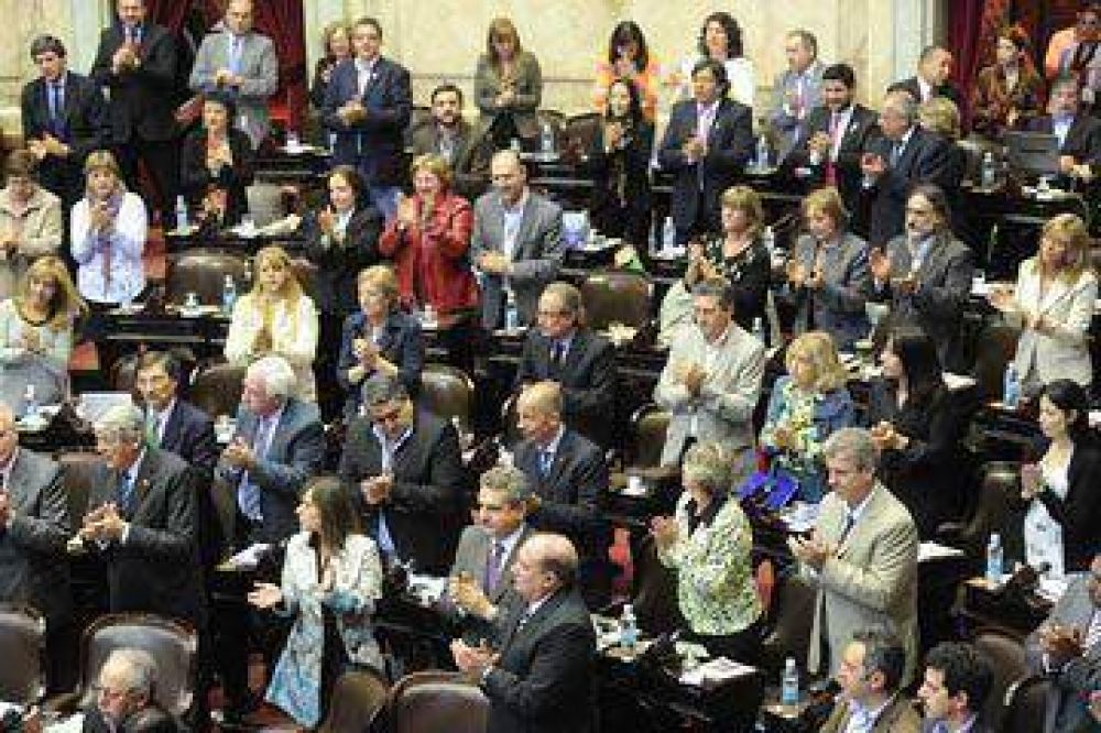 Diputados rindieron homenaje a Kirchner