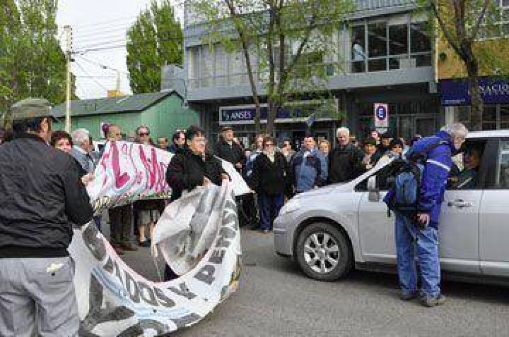 Protestaron ante la ANSeS en R�o Gallegos
