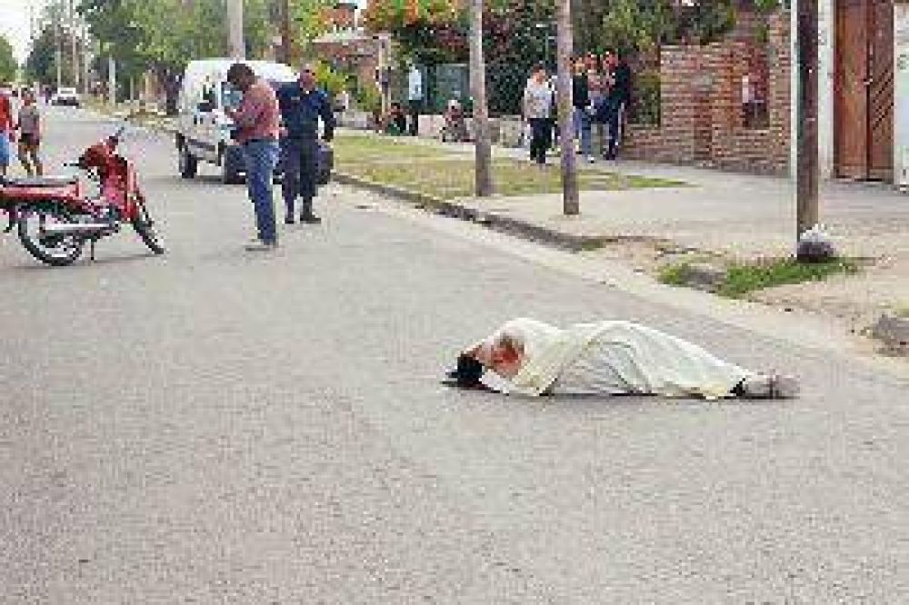 Horrible muerte de un motociclista al derrapar en el Ampliaci�n 1� de Mayo