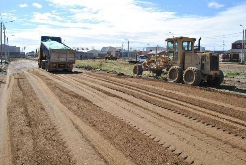  Prosiguen los trabajos de nivelaci�n de calles en el barrio Buena Vista