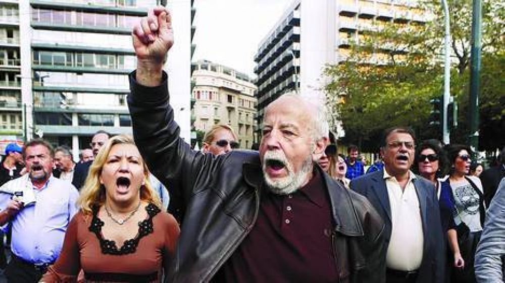 Grecia profundiza el ajuste y prev� echar a 150 mil empleados p�blicos