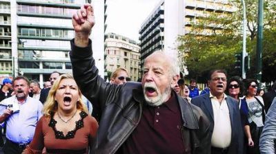 Grecia profundiza el ajuste y prev� echar a 150 mil empleados p�blicos