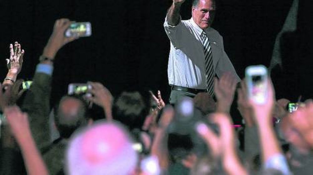 Romney, complicado por comentarios de un candidato a senador