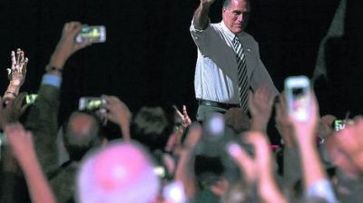 Romney, complicado por comentarios de un candidato a senador