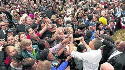 Fren�tica carrera de Obama para ganar votos indecisos