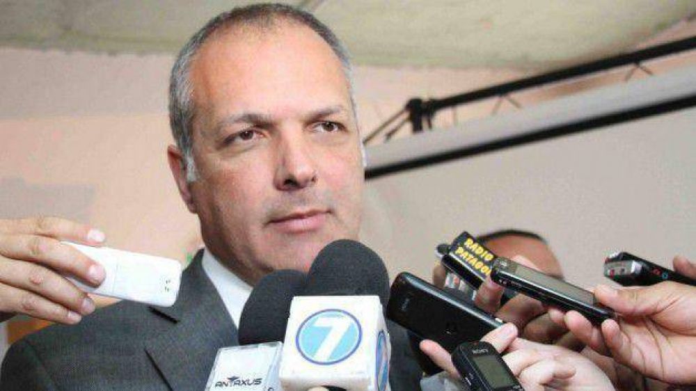 Buzzi firm� contratos y abri� licitaciones por m�s de 35 millones de pesos en Puerto Madryn