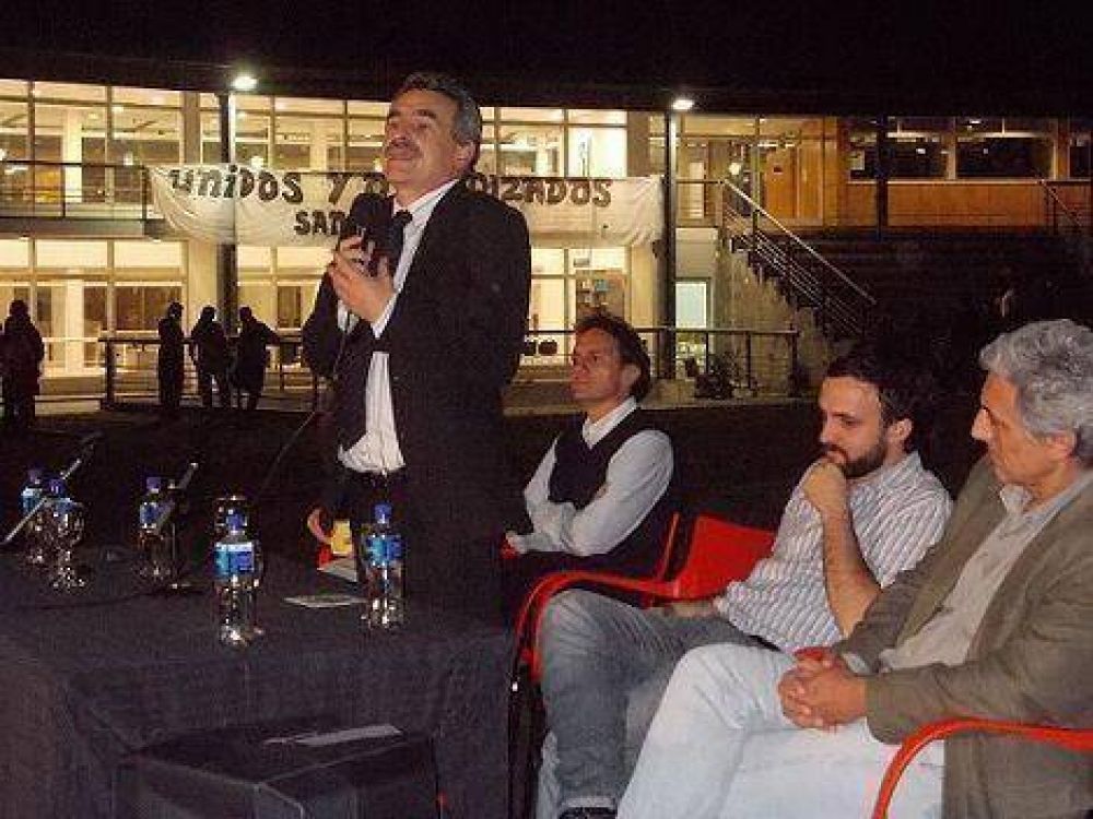 Agust�n Rossi cerr� homenaje a N�stor Kirchner en San Mart�n