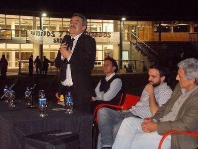 Agust�n Rossi cerr� homenaje a N�stor Kirchner en San Mart�n