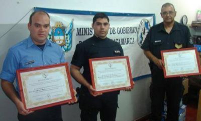 Reconocieron a Polic�as que asistieron a un hombre que se ahog� con carne 