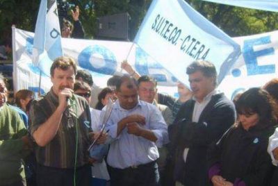 En soledad, el Suteco avanza con un paro